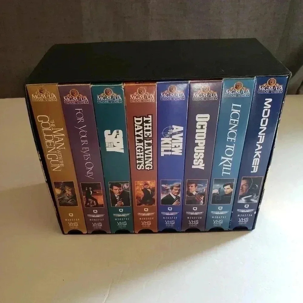 1996 vtg the James bond 007 collectors set vol2 vhs 8 tapes